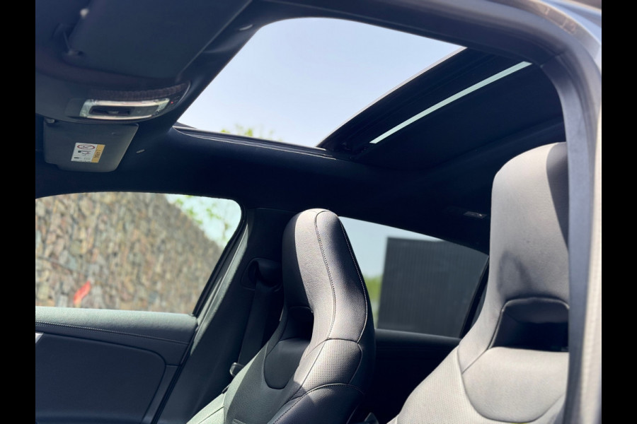 Mercedes-Benz A-Klasse 200 AMG 45 Styling Panoramadak Burmester CarPlay Sfeer 360 WideScreen Memory