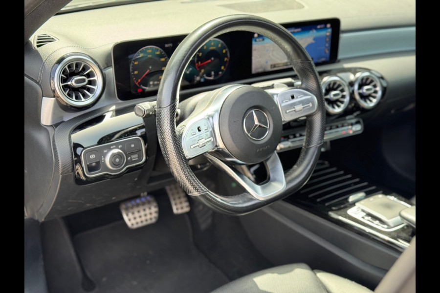 Mercedes-Benz A-Klasse 200 AMG 45 Styling Panoramadak Burmester CarPlay Sfeer 360 WideScreen Memory