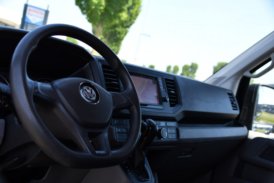 Volkswagen Crafter 35 2.0 TDI L3H3 Black Edition Camera, Cruise, Carplay, Automaat, Trekhaak, 140pk, Airco, Multimedia, Uniek!
