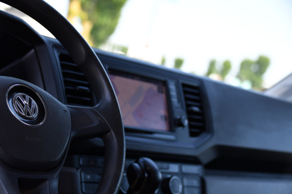 Volkswagen Crafter 35 2.0 TDI L3H3 Black Edition Camera, Cruise, Carplay, Automaat, Trekhaak, 140pk, Airco, Multimedia, Uniek!