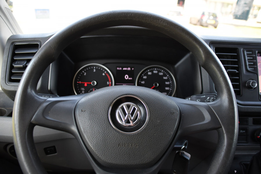 Volkswagen Crafter 35 2.0 TDI L3H3 Black Edition Camera, Cruise, Carplay, Automaat, Trekhaak, 140pk, Airco, Multimedia, Uniek!