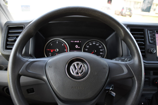 Volkswagen Crafter 35 2.0 TDI L3H3 Black Edition Camera, Cruise, Carplay, Automaat, Trekhaak, 140pk, Airco, Multimedia, Uniek!