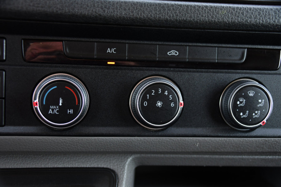 Volkswagen Crafter 35 2.0 TDI L3H3 Black Edition Camera, Cruise, Carplay, Automaat, Trekhaak, 140pk, Airco, Multimedia, Uniek!