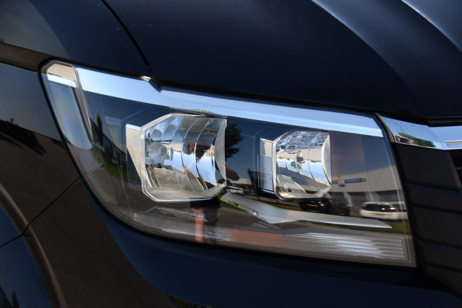 Volkswagen Crafter 35 2.0 TDI L3H3 Black Edition Camera, Cruise, Carplay, Automaat, Trekhaak, 140pk, Airco, Multimedia, Uniek!