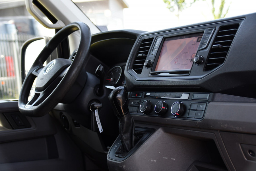 Volkswagen Crafter 35 2.0 TDI L3H3 Black Edition Camera, Cruise, Carplay, Automaat, Trekhaak, 140pk, Airco, Multimedia, Uniek!