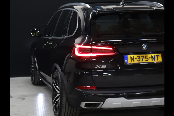 BMW X5 xDrive45e M Sport [ADAPTIVE CRUISE, SCHUIFKANTELDAK, APPLE CARPLAY, MEMORY SEATS, CAMERA,STOELVERWARMING, DIGITAL DASH, ELEK.. ACHTERKLEP,  NAVIGATIE, NIEUWSTAAT]