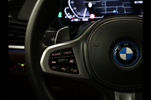 BMW X5 xDrive45e M Sport [ADAPTIVE CRUISE, SCHUIFKANTELDAK, APPLE CARPLAY, MEMORY SEATS, CAMERA,STOELVERWARMING, DIGITAL DASH, ELEK.. ACHTERKLEP,  NAVIGATIE, NIEUWSTAAT]