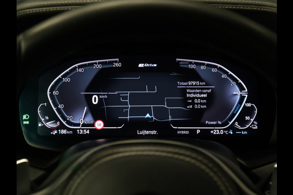 BMW X5 xDrive45e M Sport [ADAPTIVE CRUISE, SCHUIFKANTELDAK, APPLE CARPLAY, MEMORY SEATS, CAMERA,STOELVERWARMING, DIGITAL DASH, ELEK.. ACHTERKLEP,  NAVIGATIE, NIEUWSTAAT]