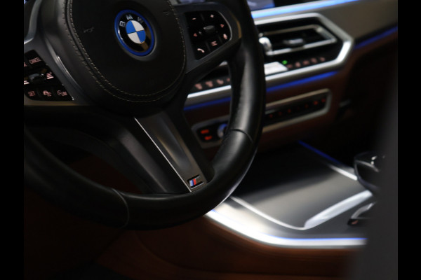 BMW X5 xDrive45e M Sport [ADAPTIVE CRUISE, SCHUIFKANTELDAK, APPLE CARPLAY, MEMORY SEATS, CAMERA,STOELVERWARMING, DIGITAL DASH, ELEK.. ACHTERKLEP,  NAVIGATIE, NIEUWSTAAT]