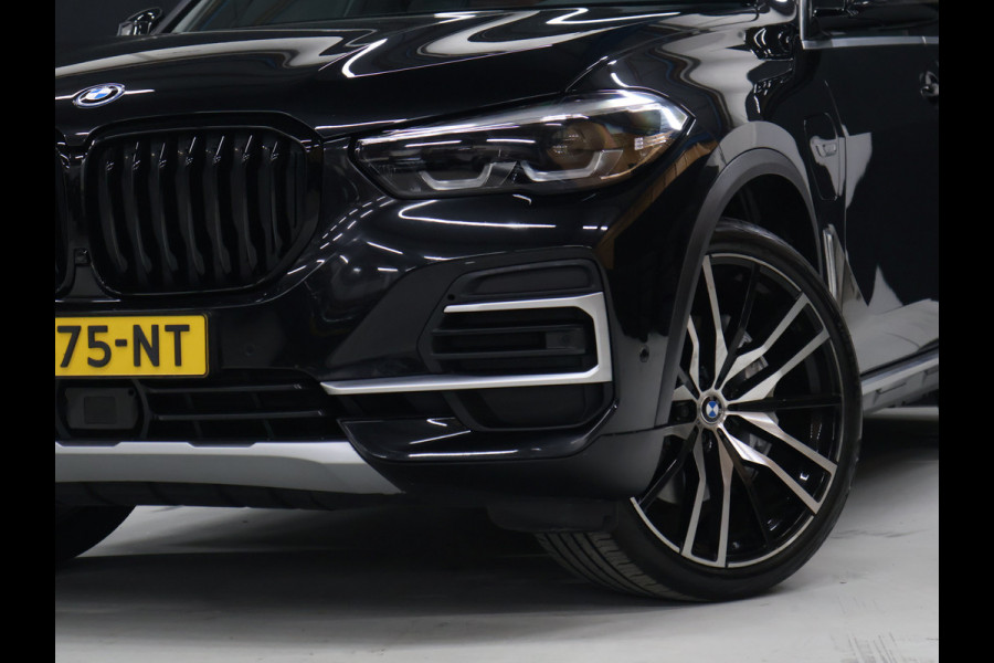 BMW X5 xDrive45e M Sport [ADAPTIVE CRUISE, SCHUIFKANTELDAK, APPLE CARPLAY, MEMORY SEATS, CAMERA,STOELVERWARMING, DIGITAL DASH, ELEK.. ACHTERKLEP,  NAVIGATIE, NIEUWSTAAT]