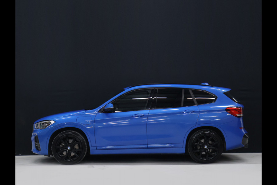 BMW X1 xDrive25e M Sport [HEAD UP DISPLAY,  APPLE CARPLAY, CAMERA, ELEK ACHTERKLEP,  CRUISE CONTROL, MEMORY SEATS, VOL LEDER, NAVIGATIE, NIEUWSTAAT]