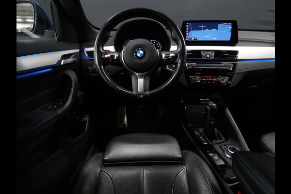 BMW X1 xDrive25e M Sport [HEAD UP DISPLAY,  APPLE CARPLAY, CAMERA, ELEK ACHTERKLEP,  CRUISE CONTROL, MEMORY SEATS, VOL LEDER, NAVIGATIE, NIEUWSTAAT]