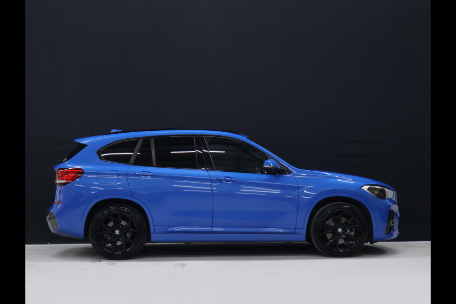 BMW X1 xDrive25e M Sport [HEAD UP DISPLAY,  APPLE CARPLAY, CAMERA, ELEK ACHTERKLEP,  CRUISE CONTROL, MEMORY SEATS, VOL LEDER, NAVIGATIE, NIEUWSTAAT]