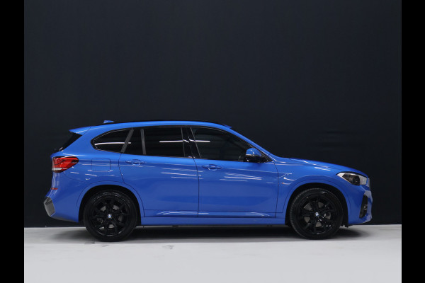 BMW X1 xDrive25e M Sport [HEAD UP DISPLAY,  APPLE CARPLAY, CAMERA, ELEK ACHTERKLEP,  CRUISE CONTROL, MEMORY SEATS, VOL LEDER, NAVIGATIE, NIEUWSTAAT]
