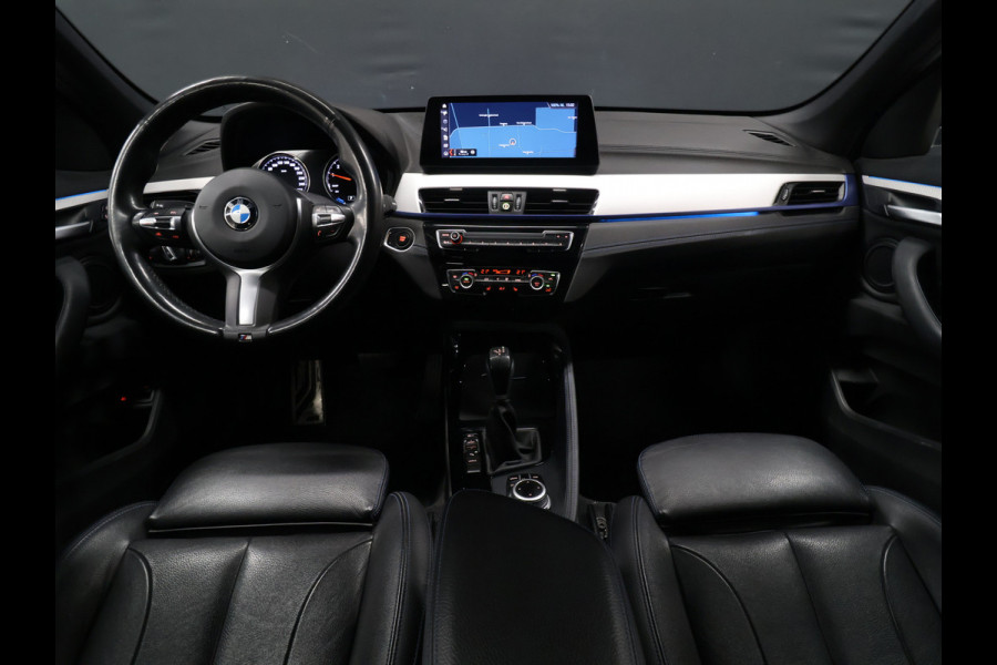 BMW X1 xDrive25e M Sport [HEAD UP DISPLAY,  APPLE CARPLAY, CAMERA, ELEK ACHTERKLEP,  CRUISE CONTROL, MEMORY SEATS, VOL LEDER, NAVIGATIE, NIEUWSTAAT]