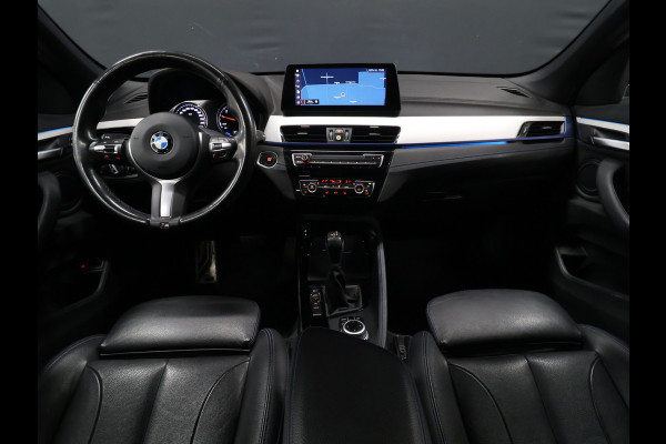 BMW X1 xDrive25e M Sport [HEAD UP DISPLAY,  APPLE CARPLAY, CAMERA, ELEK ACHTERKLEP,  CRUISE CONTROL, MEMORY SEATS, VOL LEDER, NAVIGATIE, NIEUWSTAAT]
