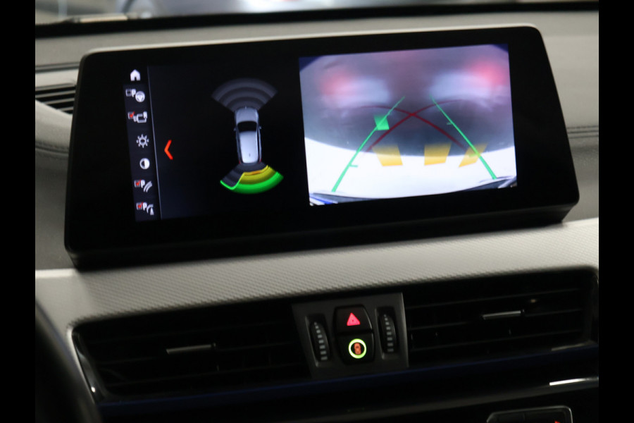 BMW X1 xDrive25e M Sport [HEAD UP DISPLAY,  APPLE CARPLAY, CAMERA, ELEK ACHTERKLEP,  CRUISE CONTROL, MEMORY SEATS, VOL LEDER, NAVIGATIE, NIEUWSTAAT]