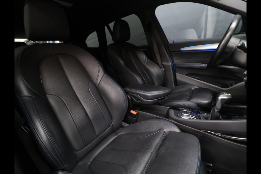 BMW X1 xDrive25e M Sport [HEAD UP DISPLAY,  APPLE CARPLAY, CAMERA, ELEK ACHTERKLEP,  CRUISE CONTROL, MEMORY SEATS, VOL LEDER, NAVIGATIE, NIEUWSTAAT]