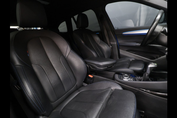 BMW X1 xDrive25e M Sport [HEAD UP DISPLAY,  APPLE CARPLAY, CAMERA, ELEK ACHTERKLEP,  CRUISE CONTROL, MEMORY SEATS, VOL LEDER, NAVIGATIE, NIEUWSTAAT]