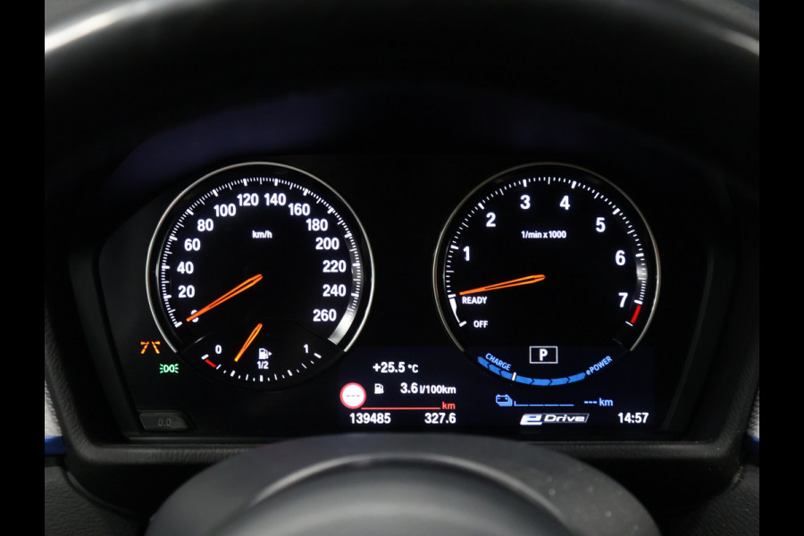 BMW X1 xDrive25e M Sport [HEAD UP DISPLAY,  APPLE CARPLAY, CAMERA, ELEK ACHTERKLEP,  CRUISE CONTROL, MEMORY SEATS, VOL LEDER, NAVIGATIE, NIEUWSTAAT]