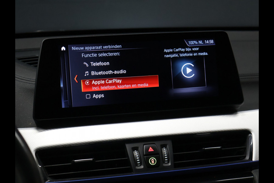 BMW X1 xDrive25e M Sport [HEAD UP DISPLAY,  APPLE CARPLAY, CAMERA, ELEK ACHTERKLEP,  CRUISE CONTROL, MEMORY SEATS, VOL LEDER, NAVIGATIE, NIEUWSTAAT]