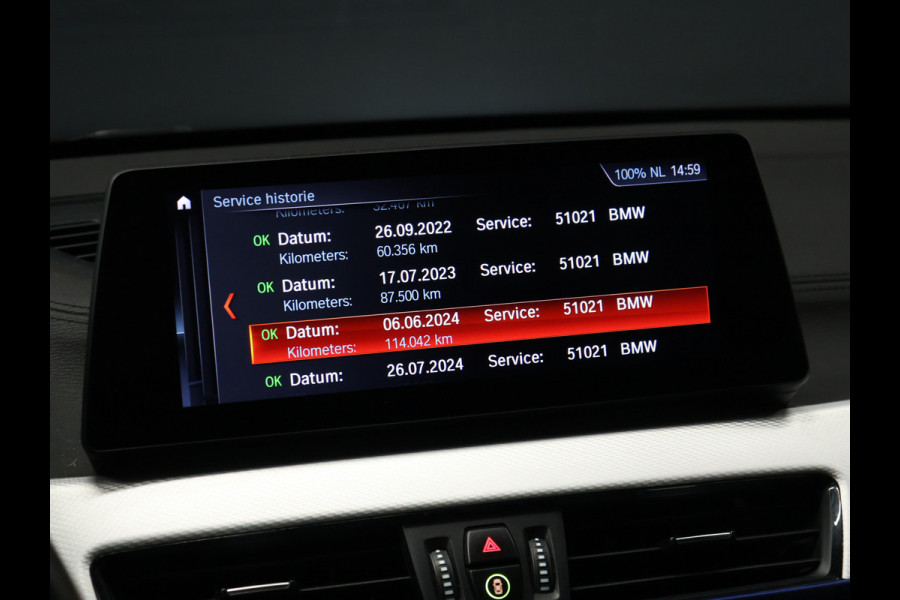 BMW X1 xDrive25e M Sport [HEAD UP DISPLAY,  APPLE CARPLAY, CAMERA, ELEK ACHTERKLEP,  CRUISE CONTROL, MEMORY SEATS, VOL LEDER, NAVIGATIE, NIEUWSTAAT]