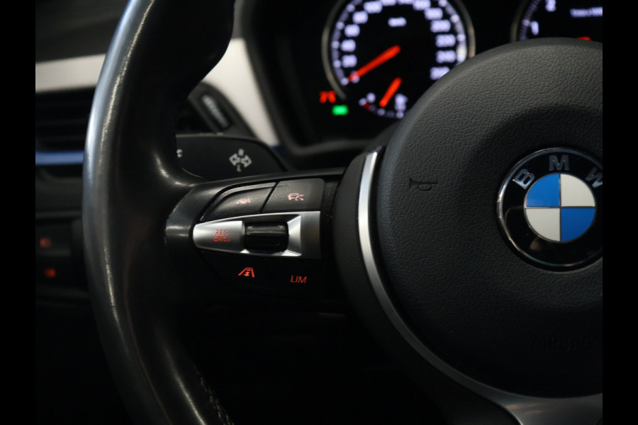 BMW X1 xDrive25e M Sport [HEAD UP DISPLAY,  APPLE CARPLAY, CAMERA, ELEK ACHTERKLEP,  CRUISE CONTROL, MEMORY SEATS, VOL LEDER, NAVIGATIE, NIEUWSTAAT]