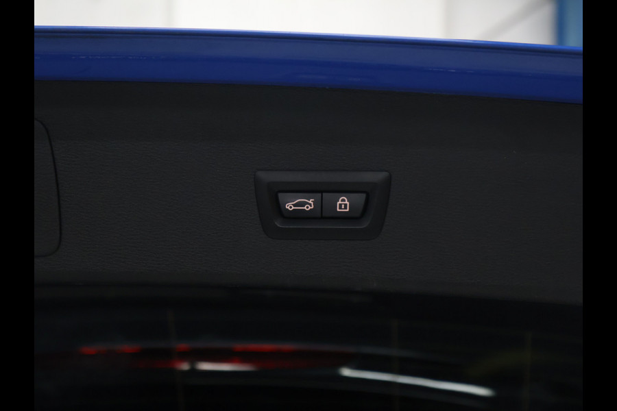 BMW X1 xDrive25e M Sport [HEAD UP DISPLAY,  APPLE CARPLAY, CAMERA, ELEK ACHTERKLEP,  CRUISE CONTROL, MEMORY SEATS, VOL LEDER, NAVIGATIE, NIEUWSTAAT]
