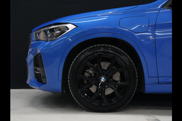 BMW X1 xDrive25e M Sport [HEAD UP DISPLAY,  APPLE CARPLAY, CAMERA, ELEK ACHTERKLEP,  CRUISE CONTROL, MEMORY SEATS, VOL LEDER, NAVIGATIE, NIEUWSTAAT]
