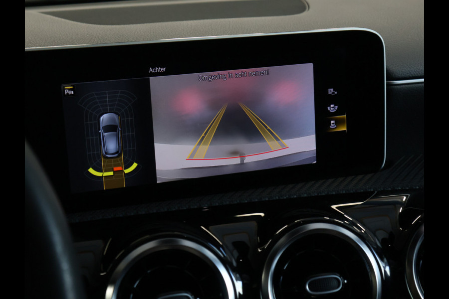 Mercedes-Benz A-Klasse 200 Business Solution Plus Upgrade [APPLE CARPLAY, DIGITAL DASH, SCHUIFKANTELDAK, TREKHAAK, CAMERA, CRUISE CONTROL, CLIMATE CONTROL, NAVIGATIE, NIEUWSTAAT]