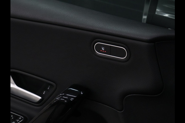 Mercedes-Benz A-Klasse 200 Business Solution Plus Upgrade [APPLE CARPLAY, DIGITAL DASH, SCHUIFKANTELDAK, TREKHAAK, CAMERA, CRUISE CONTROL, CLIMATE CONTROL, NAVIGATIE, NIEUWSTAAT]