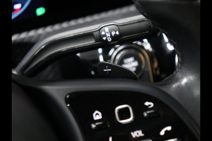 Mercedes-Benz A-Klasse 200 Business Solution Plus Upgrade [APPLE CARPLAY, DIGITAL DASH, SCHUIFKANTELDAK, TREKHAAK, CAMERA, CRUISE CONTROL, CLIMATE CONTROL, NAVIGATIE, NIEUWSTAAT]