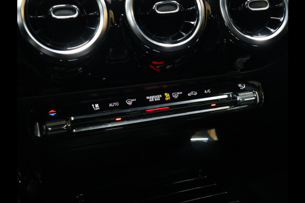 Mercedes-Benz A-Klasse 200 Business Solution Plus Upgrade [APPLE CARPLAY, DIGITAL DASH, SCHUIFKANTELDAK, TREKHAAK, CAMERA, CRUISE CONTROL, CLIMATE CONTROL, NAVIGATIE, NIEUWSTAAT]