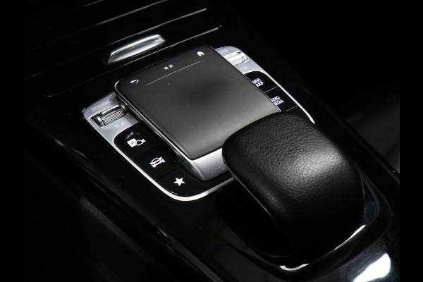 Mercedes-Benz A-Klasse 200 Business Solution Plus Upgrade [APPLE CARPLAY, DIGITAL DASH, SCHUIFKANTELDAK, TREKHAAK, CAMERA, CRUISE CONTROL, CLIMATE CONTROL, NAVIGATIE, NIEUWSTAAT]