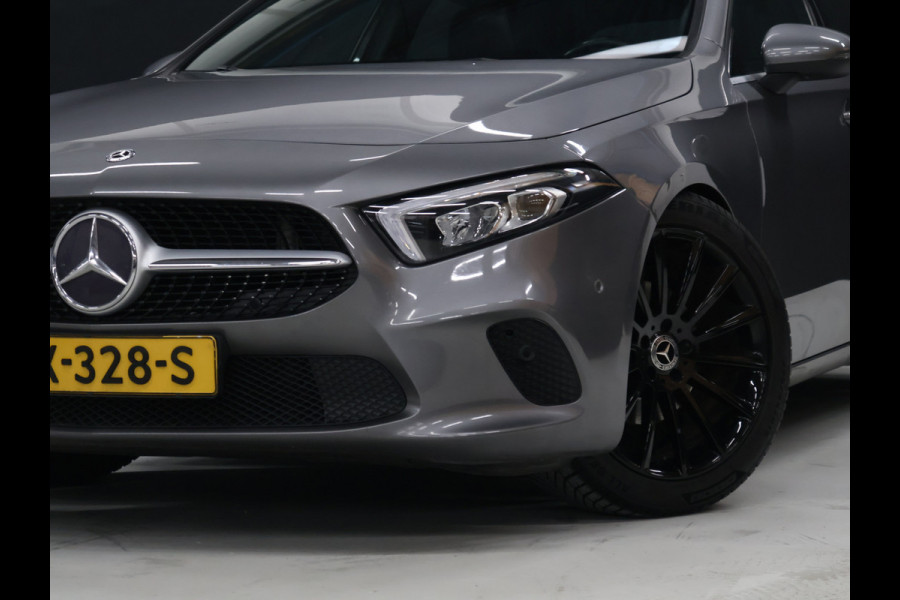 Mercedes-Benz A-Klasse 200 Business Solution Plus Upgrade [APPLE CARPLAY, DIGITAL DASH, SCHUIFKANTELDAK, TREKHAAK, CAMERA, CRUISE CONTROL, CLIMATE CONTROL, NAVIGATIE, NIEUWSTAAT]