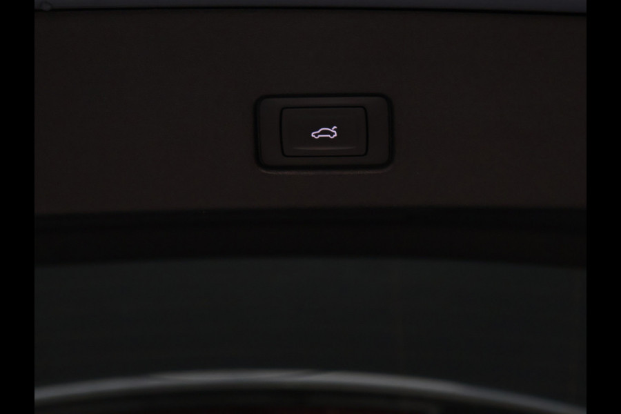 Audi Q4 e-tron 40 Advanced edition 77 kWh [ADAPTIVE CRUISE, CAMERA, SONOS AUDIO INSTALLATIE, TREKHAAK, APPLE CARPLAY, SFEERVERLICHTING, STOELVERWARMING, ELEK.. ACHTERKLEP, NAVIGATIE, NIEUWSTAAT]