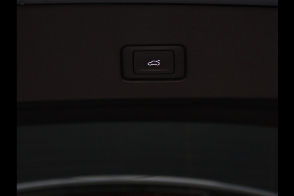 Audi Q4 e-tron 40 Advanced edition 77 kWh [ADAPTIVE CRUISE, CAMERA, SONOS AUDIO INSTALLATIE, TREKHAAK, APPLE CARPLAY, SFEERVERLICHTING, STOELVERWARMING, ELEK.. ACHTERKLEP, NAVIGATIE, NIEUWSTAAT]