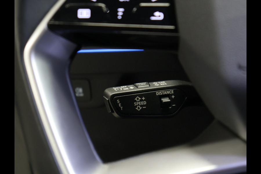 Audi Q4 e-tron 40 Advanced edition 77 kWh [ADAPTIVE CRUISE, CAMERA, SONOS AUDIO INSTALLATIE, TREKHAAK, APPLE CARPLAY, SFEERVERLICHTING, STOELVERWARMING, ELEK.. ACHTERKLEP, NAVIGATIE, NIEUWSTAAT]