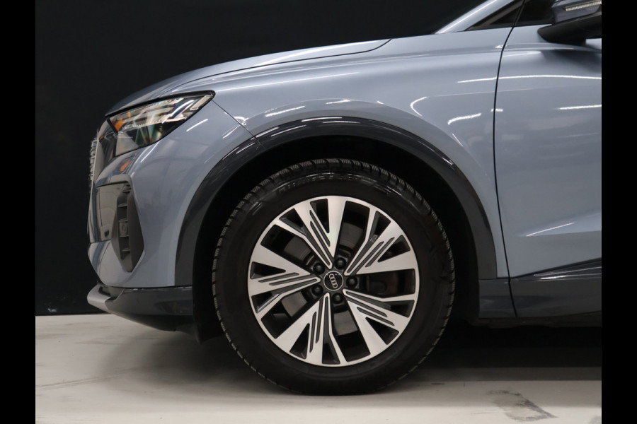 Audi Q4 e-tron 40 Advanced edition 77 kWh [ADAPTIVE CRUISE, CAMERA, SONOS AUDIO INSTALLATIE, TREKHAAK, APPLE CARPLAY, SFEERVERLICHTING, STOELVERWARMING, ELEK.. ACHTERKLEP, NAVIGATIE, NIEUWSTAAT]