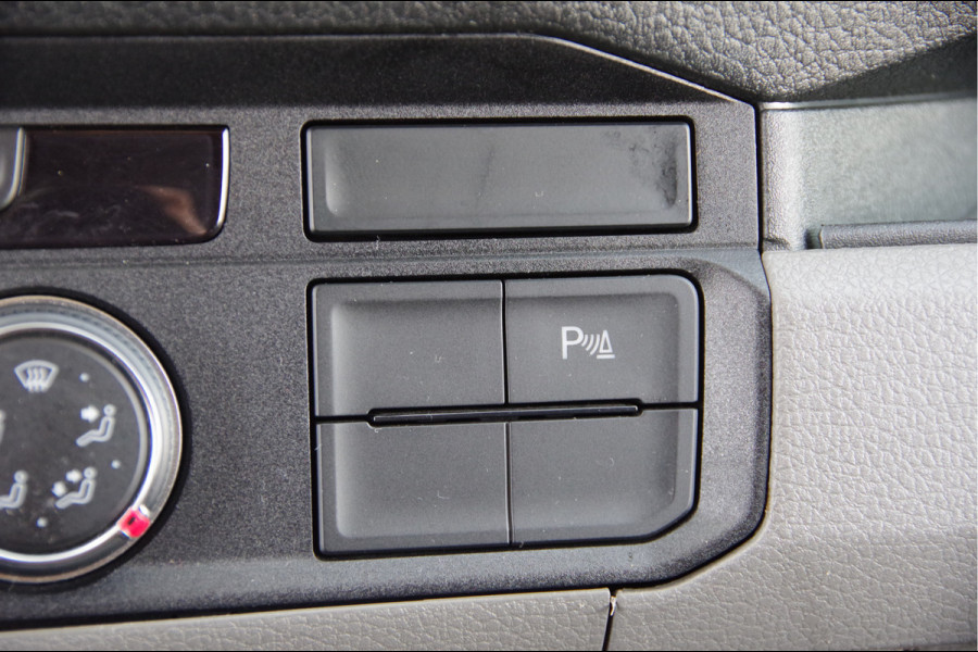 Volkswagen Crafter 35 2.0 TDI L3H3(L2H2) Highline MARGE! 140PK AUT. LED, TREKHAAK, ADAPT. CRUISE, CAMERA, NAVI, NL AUTO, NAP