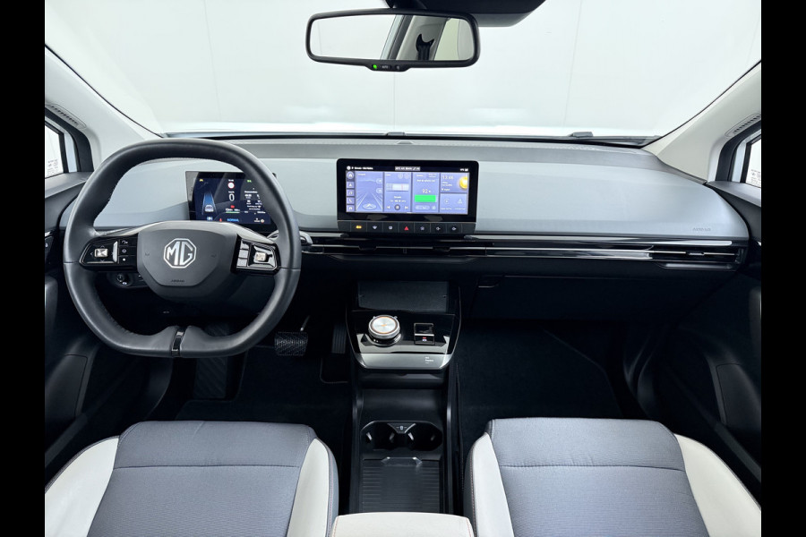 MG Mg4 electric Luxury Long Range 64kWh SOH 93% Warmtepomp Zwart Dak Trekhaak 360°Camera Navi Ecc Adap.Cruise Apple Carplay Android Auto Pdc Stoel+Stuurverwarming Privacy Glas Lmv Led DAB Isofix Dodehoek detector File assistent Rijstrooksensor 1e Eigenaar Origineel Nederlandse Auto