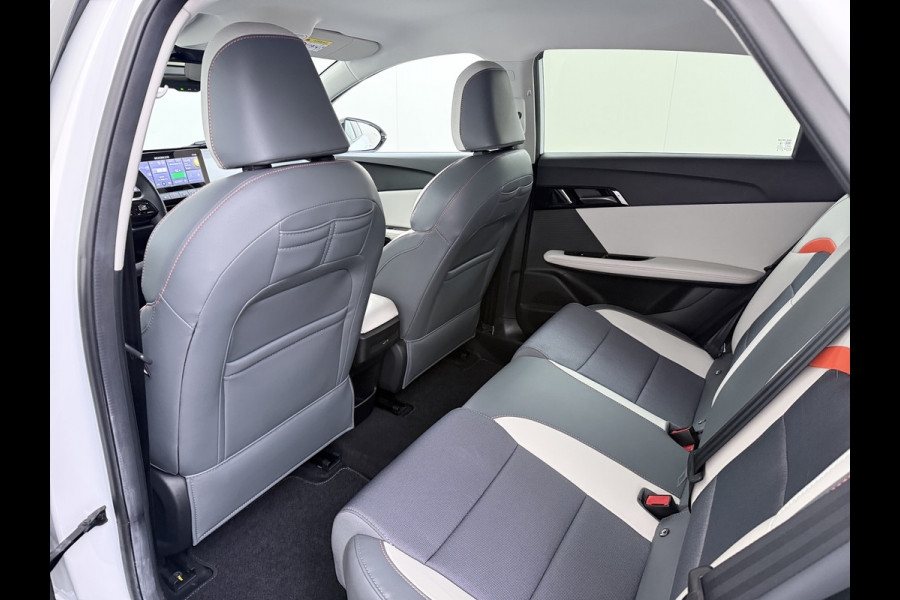 MG Mg4 electric Luxury Long Range 64kWh SOH 93% Warmtepomp Zwart Dak Trekhaak 360°Camera Navi Ecc Adap.Cruise Apple Carplay Android Auto Pdc Stoel+Stuurverwarming Privacy Glas Lmv Led DAB Isofix Dodehoek detector File assistent Rijstrooksensor 1e Eigenaar Origineel Nederlandse Auto