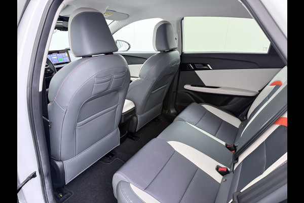MG Mg4 electric Luxury Long Range 64kWh SOH 93% Warmtepomp Zwart Dak Trekhaak 360°Camera Navi Ecc Adap.Cruise Apple Carplay Android Auto Pdc Stoel+Stuurverwarming Privacy Glas Lmv Led DAB Isofix Dodehoek detector File assistent Rijstrooksensor 1e Eigenaar Origineel Nederlandse Auto