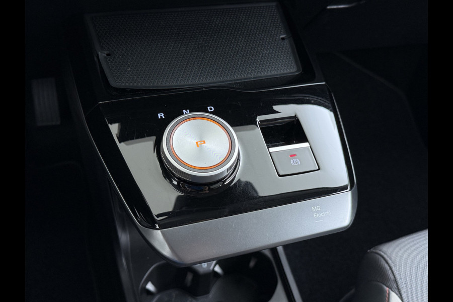 MG Mg4 electric Luxury Long Range 64kWh SOH 93% Warmtepomp Zwart Dak Trekhaak 360°Camera Navi Ecc Adap.Cruise Apple Carplay Android Auto Pdc Stoel+Stuurverwarming Privacy Glas Lmv Led DAB Isofix Dodehoek detector File assistent Rijstrooksensor 1e Eigenaar Origineel Nederlandse Auto