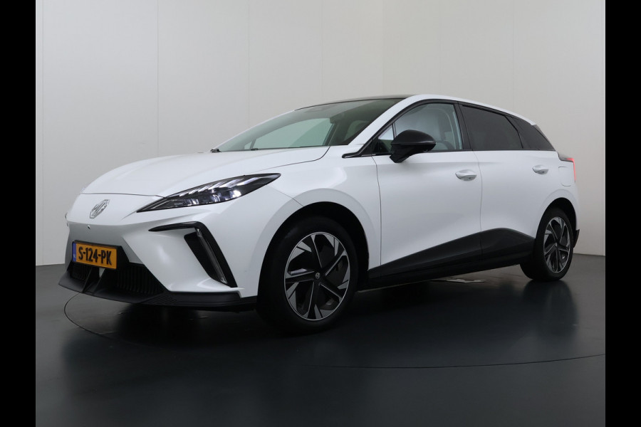 MG Mg4 electric Luxury Long Range 64kWh SOH 93% Warmtepomp Zwart Dak Trekhaak 360°Camera Navi Ecc Adap.Cruise Apple Carplay Android Auto Pdc Stoel+Stuurverwarming Privacy Glas Lmv Led DAB Isofix Dodehoek detector File assistent Rijstrooksensor 1e Eigenaar Origineel Nederlandse Auto