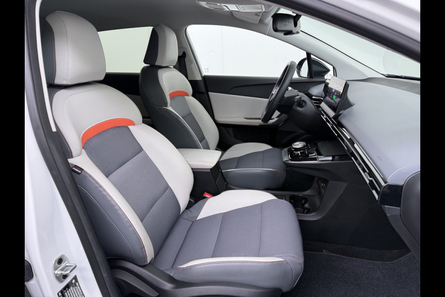 MG Mg4 electric Luxury Long Range 64kWh SOH 93% Warmtepomp Zwart Dak Trekhaak 360°Camera Navi Ecc Adap.Cruise Apple Carplay Android Auto Pdc Stoel+Stuurverwarming Privacy Glas Lmv Led DAB Isofix Dodehoek detector File assistent Rijstrooksensor 1e Eigenaar Origineel Nederlandse Auto
