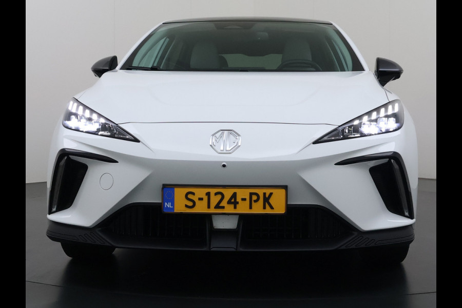 MG Mg4 electric Luxury Long Range 64kWh SOH 93% Warmtepomp Zwart Dak Trekhaak 360°Camera Navi Ecc Adap.Cruise Apple Carplay Android Auto Pdc Stoel+Stuurverwarming Privacy Glas Lmv Led DAB Isofix Dodehoek detector File assistent Rijstrooksensor 1e Eigenaar Origineel Nederlandse Auto