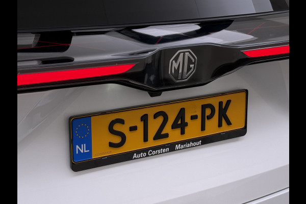 MG Mg4 electric Luxury Long Range 64kWh SOH 93% Warmtepomp Zwart Dak Trekhaak 360°Camera Navi Ecc Adap.Cruise Apple Carplay Android Auto Pdc Stoel+Stuurverwarming Privacy Glas Lmv Led DAB Isofix Dodehoek detector File assistent Rijstrooksensor 1e Eigenaar Origineel Nederlandse Auto