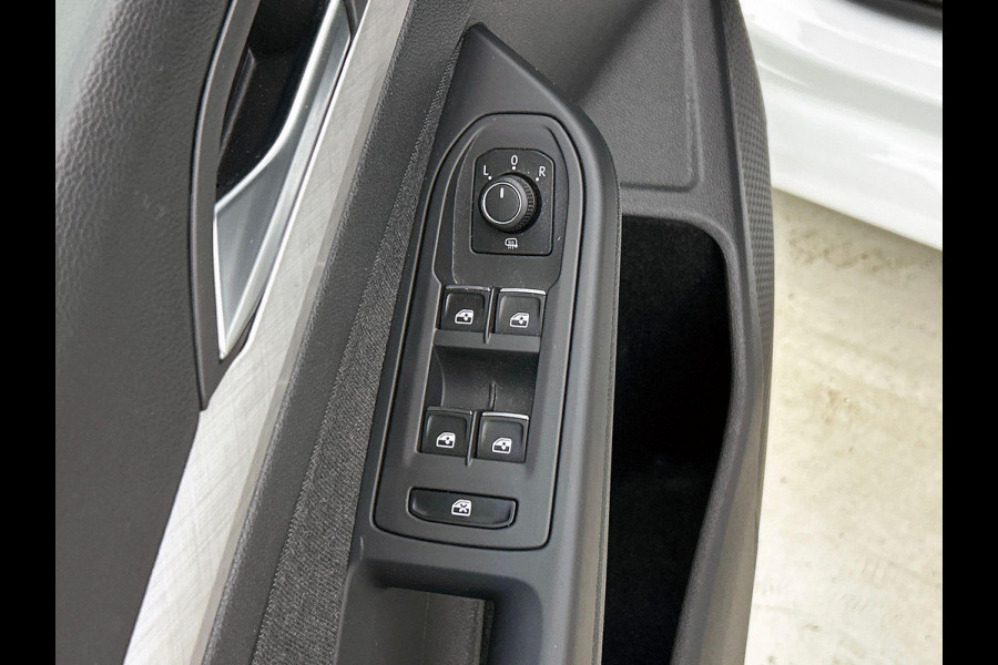 Volkswagen Golf Variant 1.0 TSI Life CARPLAY | AD-CRUISE | VIRTUAL | SFEERVERLICHTING