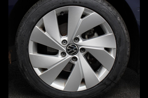 Volkswagen Golf 1.5 eTSI 150pk DSG Style Navigatie Apple Carplay/Android Auto Parkeersensoren Camera Park Assist Adaptive Cruise Control Blind Spot Assist Stoel- en stuurverwarming Ledverlichting Virtual Cockpit Lane Assist Climatronic